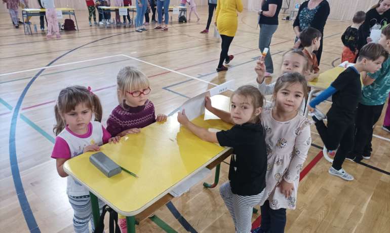 CESTA KOLEM SVĚTA S MALÝM SLŮNĚTEM