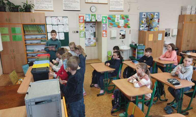 TONDA OBAL NA CESTÁCH