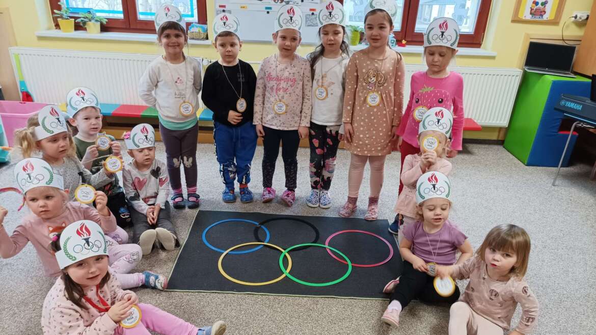 ZIMA V NAŠÍ ŠKOLIČCE: SPORTUJEME, OBJEVUJEME A FANDÍME NAŠIM OLYMPIONIKŮM